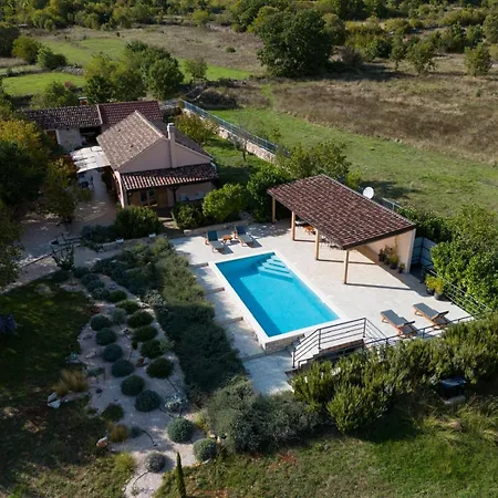 別荘 Mediterranean Countryside Retreat Brštanovo