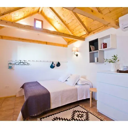 Mediterranean Countryside Retreat * Brštanovo