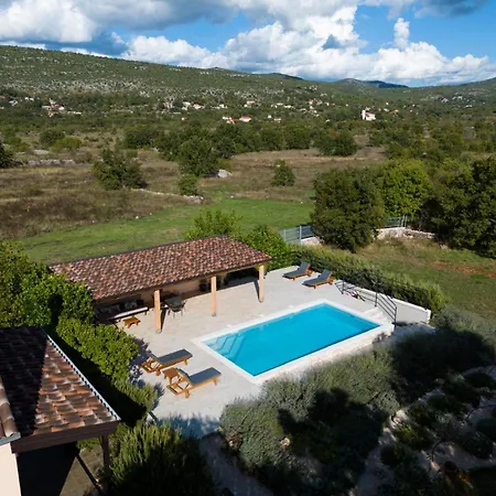 Mediterranean Countryside Retreat *