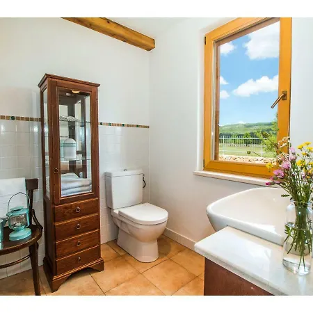 بيت للعطل Mediterranean Countryside Retreat *