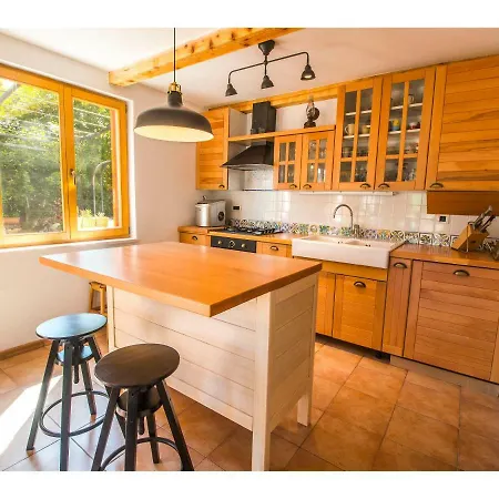 Mediterranean Countryside Retreat Brstanovo